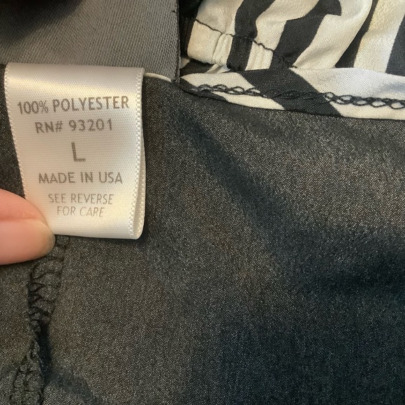 Dots blouse white and black size Large. - Picture 4 of 9